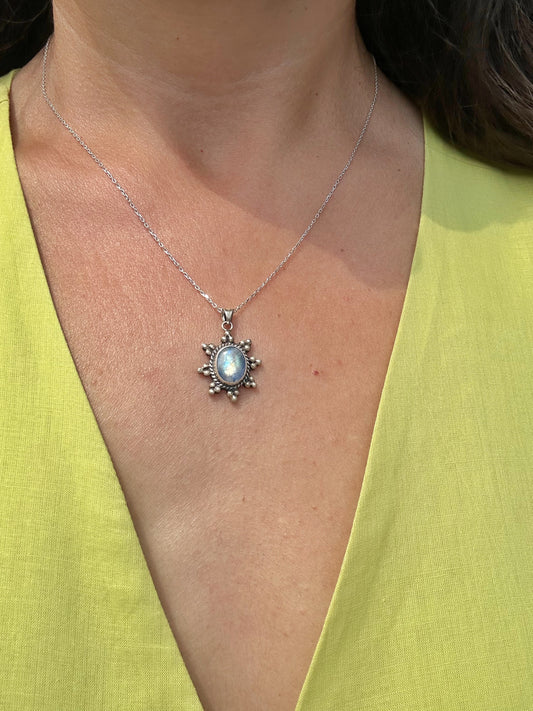 Ay taşı tasarım kolye