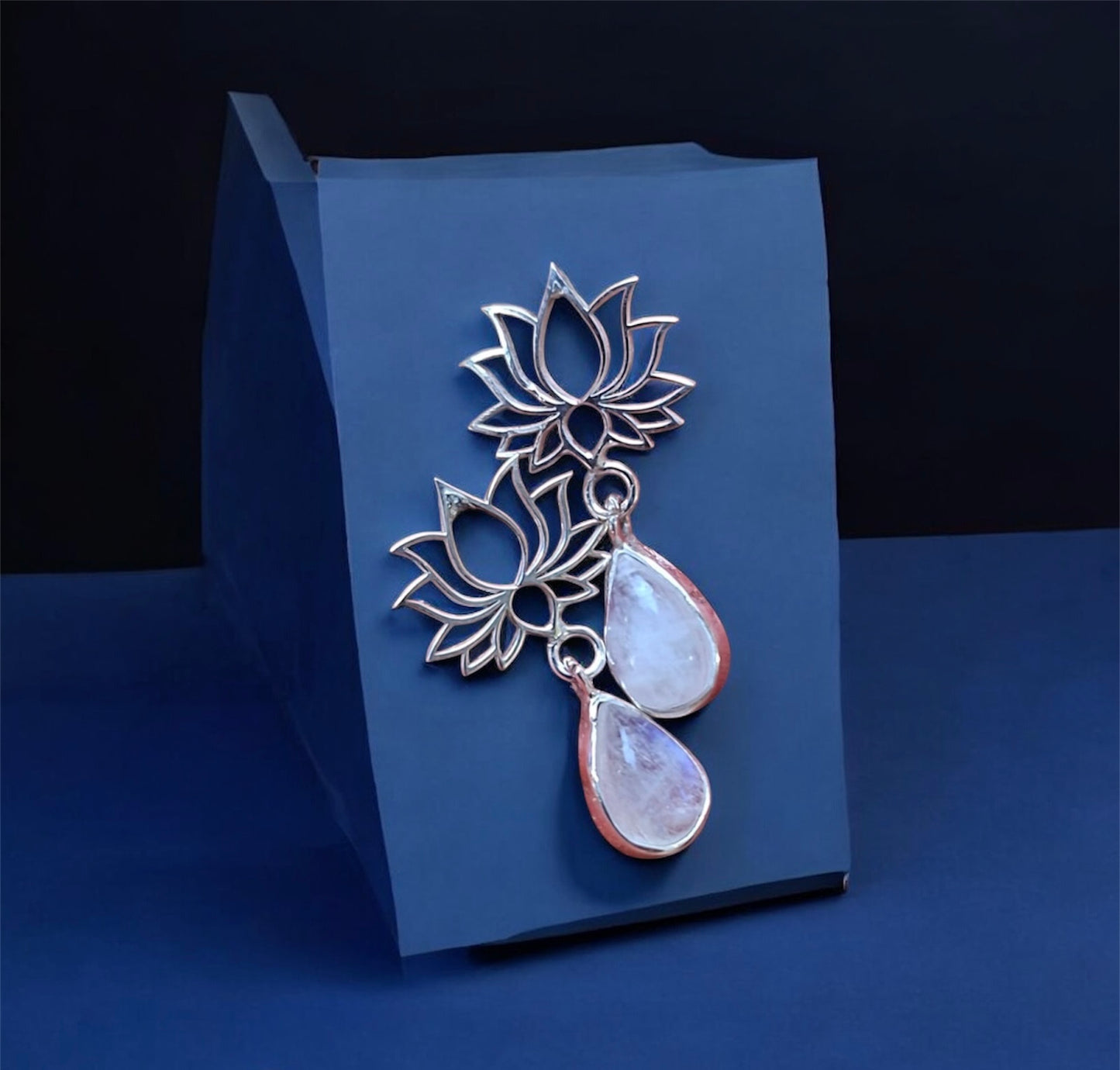 Ay Taşı Lotus küpe