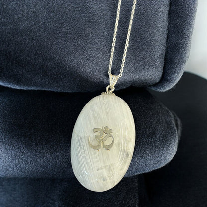 Ay taşı Om gümüş kolye