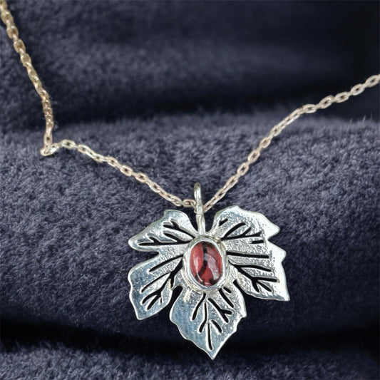 Lal Çınar yaprağı gümüş kolye