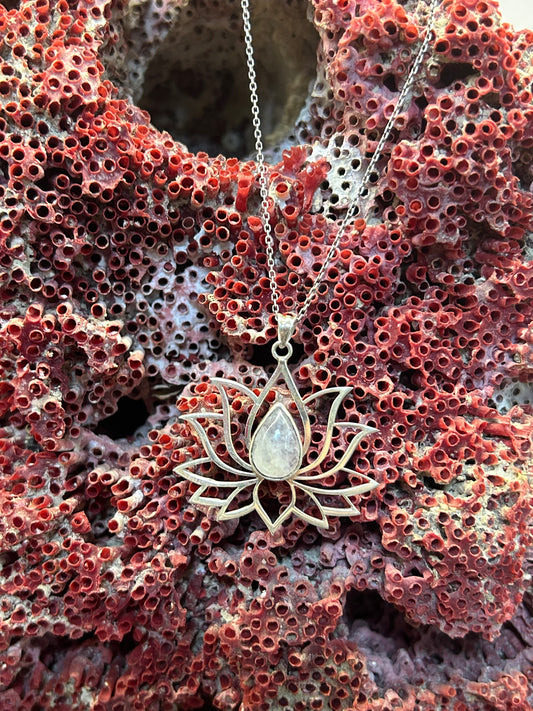 Ay taşı Lotus kolye