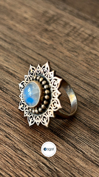 Ay taşı tasarım yüzük