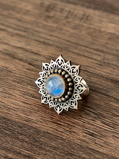 Ay taşı tasarım yüzük