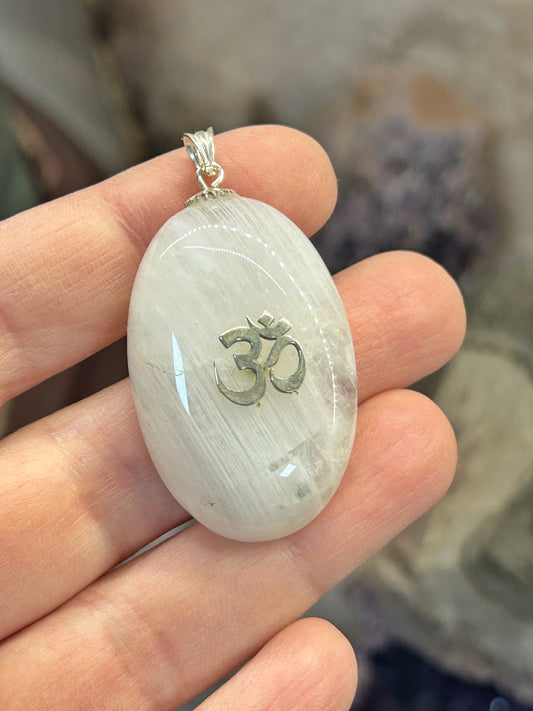 Ay taşı Om gümüş kolye