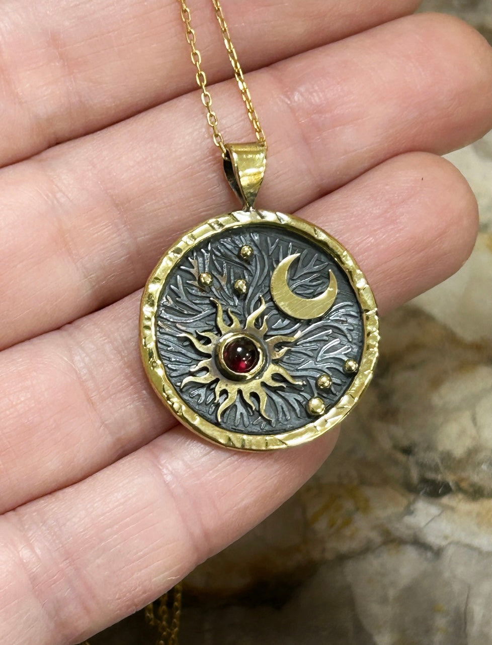 Lal taşı Güneş & Ay antik kolye
