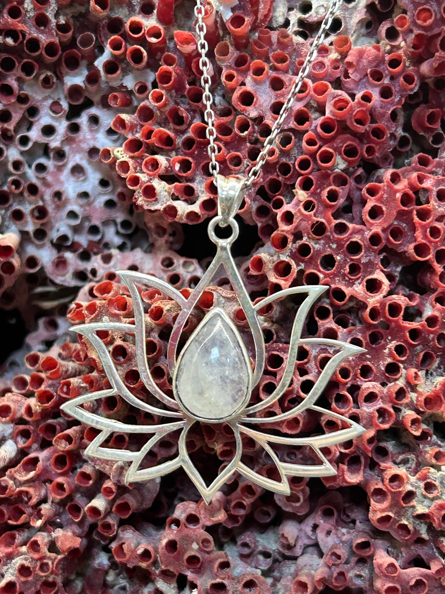 Ay taşı Lotus kolye