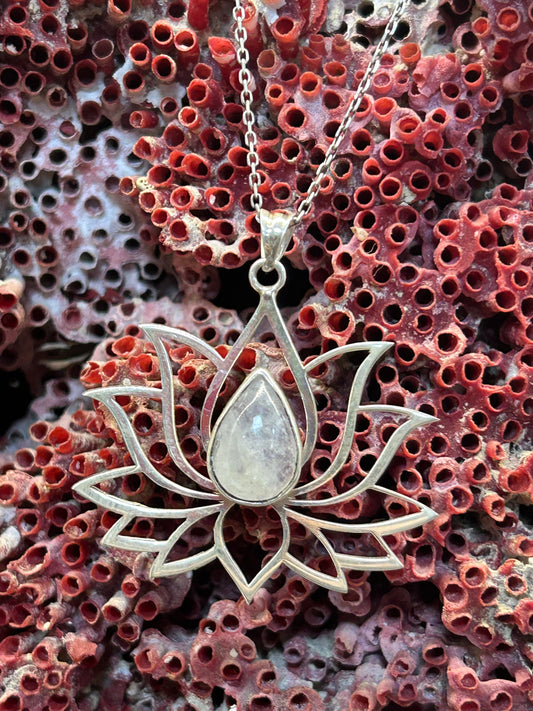 Ay taşı Lotus kolye